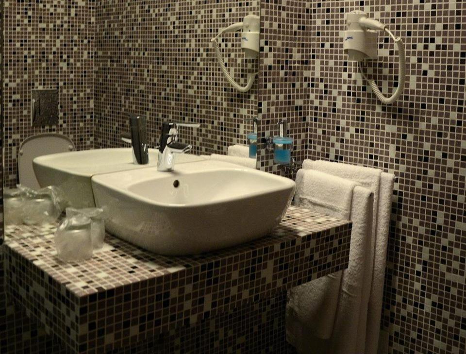 Zenti Plaza Hotel Drobeta Turnu Severin Quarto foto